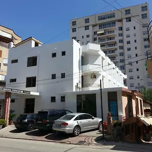 Tatzati Sarandë